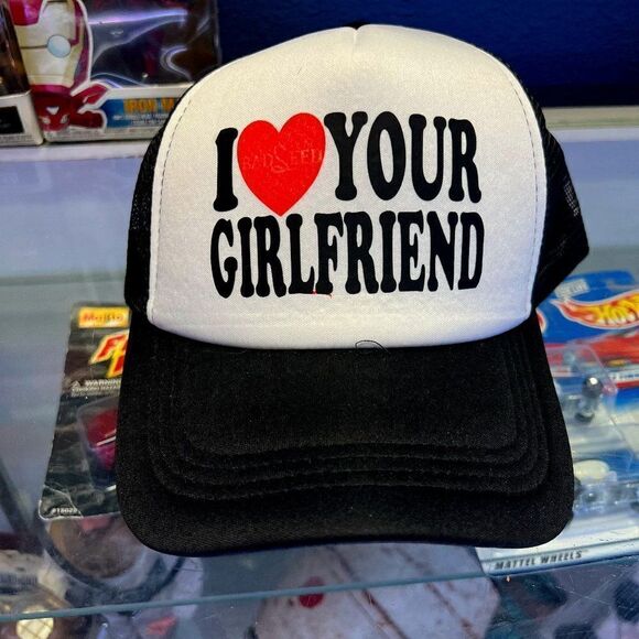 'I Heart Your Girlfriend' Cool In-house Design Trucker Hat - Picture 1 of 2